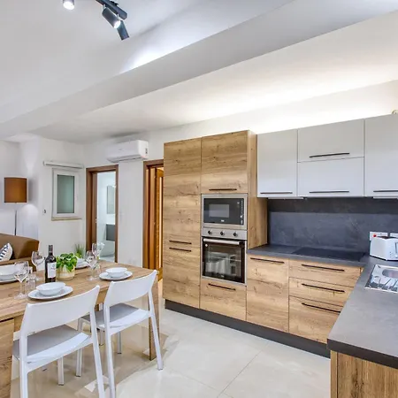 New - Stylish 1-bedroom Maisonette Near Marina By Sf Homes