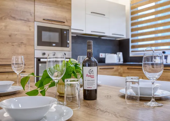 New - Stylish 1-bedroom Maisonette Near Marina By Sf Homes Apartment *